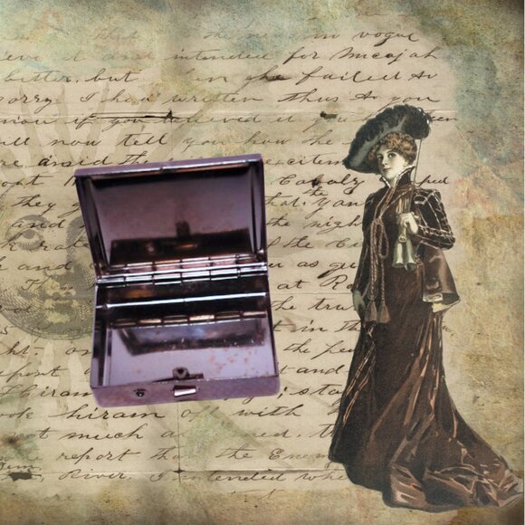 Vintage Victorian Cameo Pill Box – Classic Profile Design - Picture 2 of 3